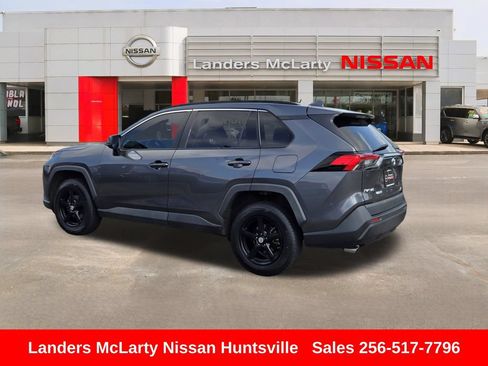Used 2021 Toyota RAV4 LE FWD image 6