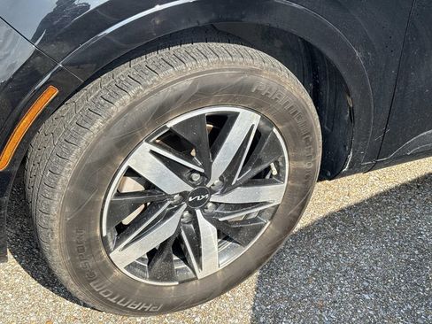 Used 2022 Kia Sorento EX w/ Panoramic Sunroof Package FWD image 4