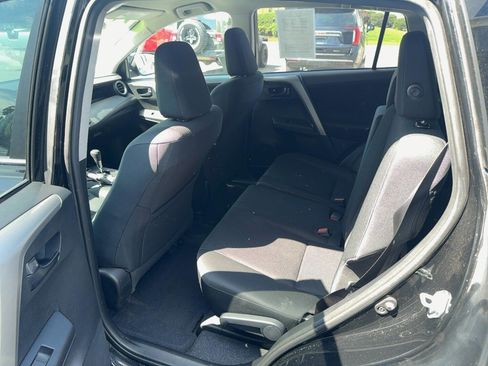 Used 2016 Toyota RAV4 LE AWD/4WD image 10