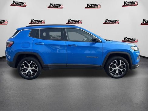 Used 2024 Jeep Compass Latitude AWD/4WD image 4