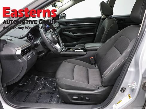 Used 2023 Nissan Altima 2.5 SV w/ SV Premium Package AWD/4WD image 14