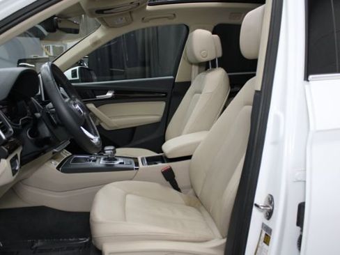 Used 2018 Audi Q5 2.0T Premium Plus w/ Premium Plus Package image 12