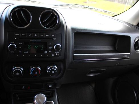 Used 2017 Jeep Patriot Sport w/ Power Value Group FWD image 9