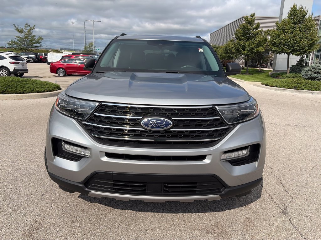 Used 2024 Ford Explorer XLT w/ Equipment Group 202A AWD/4WD image 2