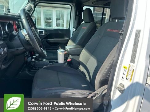 Used 2018 Jeep Wrangler Unlimited Rubicon AWD/4WD image 13