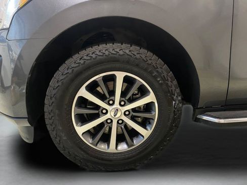 Used 2020 Ford Expedition XLT w/ Equipment Group 202A AWD/4WD image 27