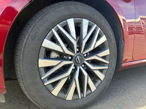 Used 2025 Nissan Altima 2.5 SV image 30