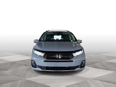 Used 2025 Honda Odyssey Touring image 3