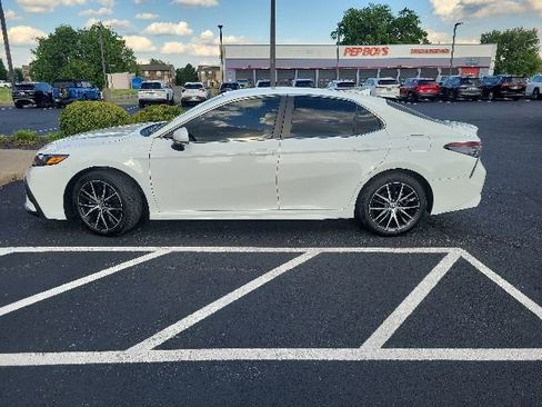 Used 2023 Toyota Camry SE FWD image 4