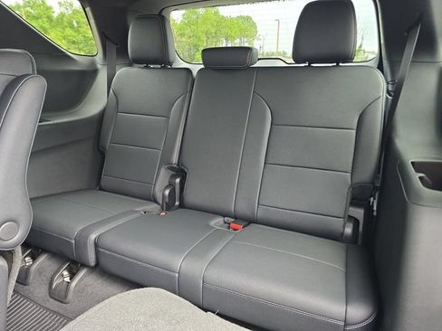 Used 2025 Chevrolet Traverse LT w/ LPO, Floor Liner Package FWD image 14