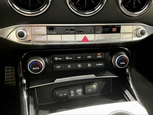 Used 2018 Kia Stinger GT2 image 30