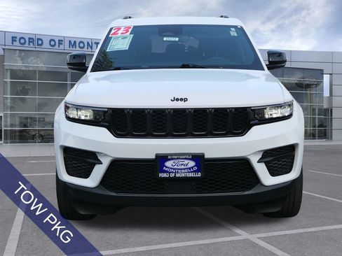 Used 2023 Jeep Grand Cherokee Altitude AWD/4WD image 9