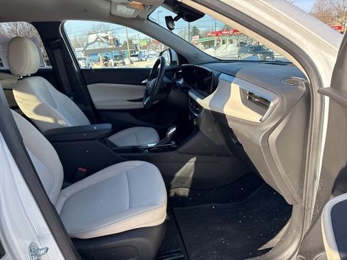 Used 2024 Buick Encore GX Preferred w/ Comfort Package image 9