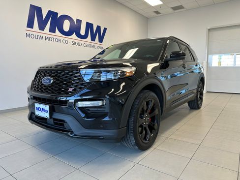 Used 2023 Ford Explorer ST w/ Equipment Group 401A image 2