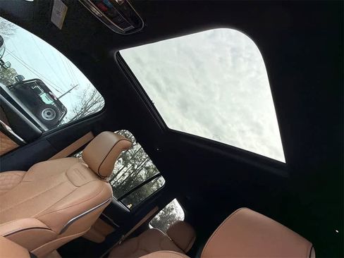 Used 2023 Jeep Grand Cherokee Summit w/ Luxury Tech Group V image 35