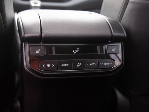Used 2026 Toyota Highlander Platinum AWD/4WD image 17