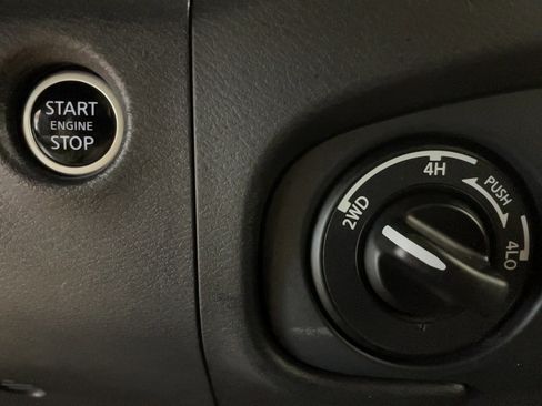 Used 2023 Nissan Frontier SV w/ SV Convenience Package image 15