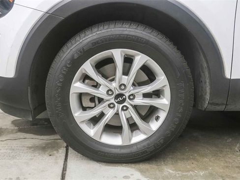 Certified 2022 Kia Telluride LX image 9