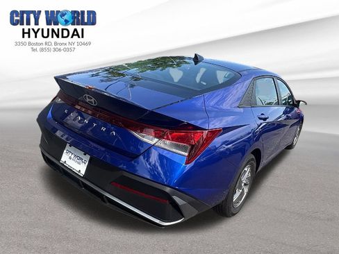 Used 2025 Hyundai Elantra SE FWD image 5
