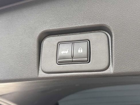 Used 2025 Nissan Rogue SV AWD/4WD image 8