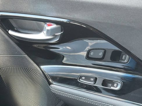 Used 2019 Kia Niro Touring FWD image 16
