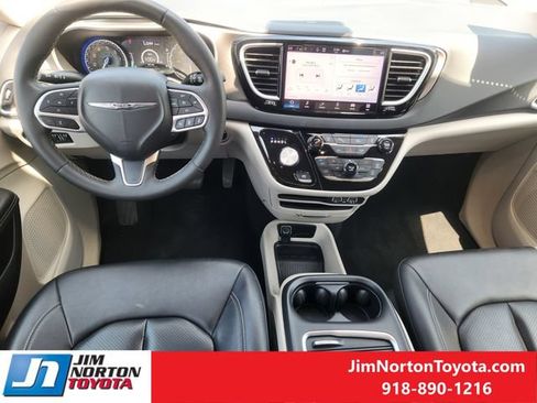 Used 2024 Chrysler Pacifica Touring-L FWD image 25