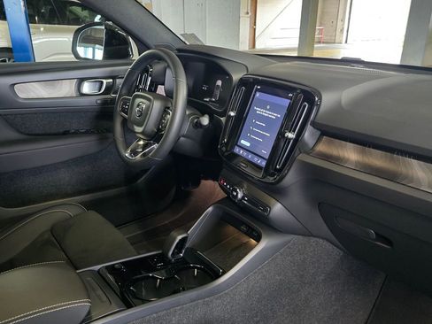 Certified 2023 Volvo C40 P8 Recharge Ultimate image 11