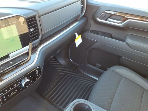 New 2026 GMC Sierra 1500 SLE image 17