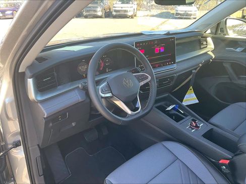 New 2026 Volkswagen Tiguan SE image 9