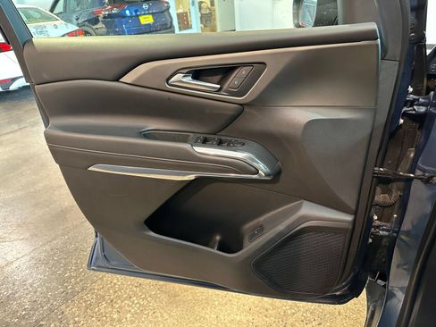 Used 2025 Chevrolet Traverse LT FWD image 18