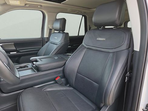 Used 2025 Ford Expedition Platinum AWD/4WD image 15