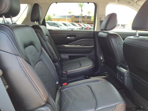Used 2024 Nissan Pathfinder Platinum AWD/4WD image 14