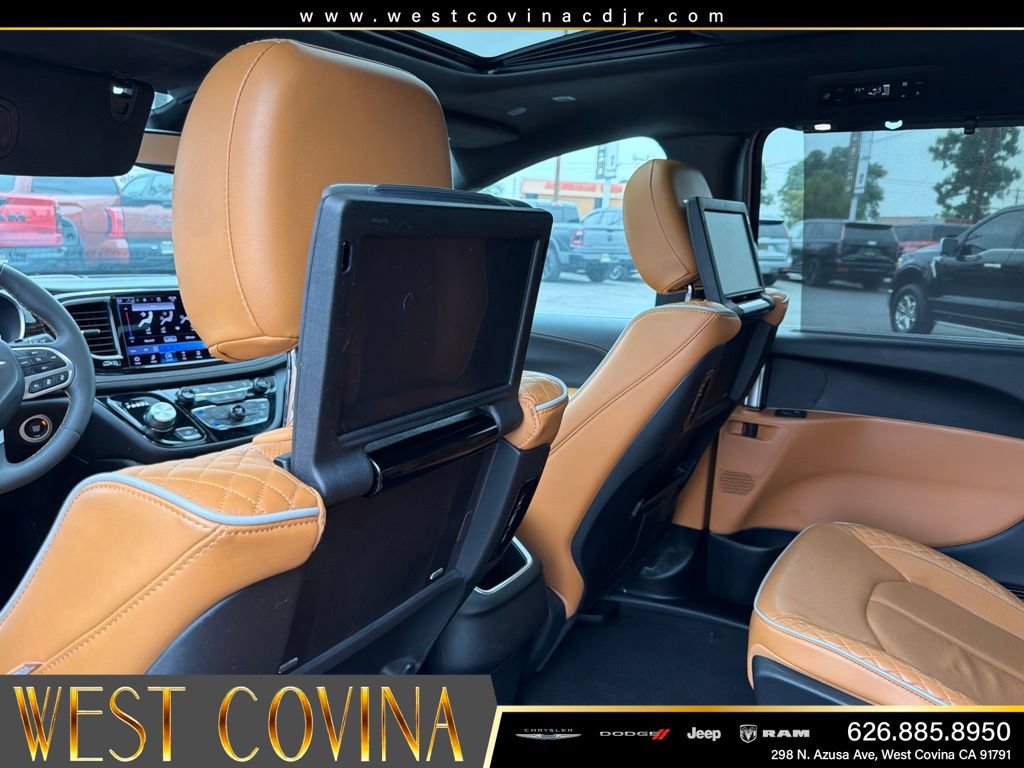 Used 2023 Chrysler Pacifica Pinnacle FWD image 36