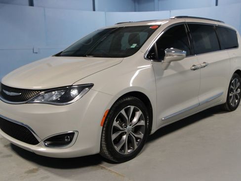 Used 2017 Chrysler Pacifica Limited w/ UConnect Theater Package image 27