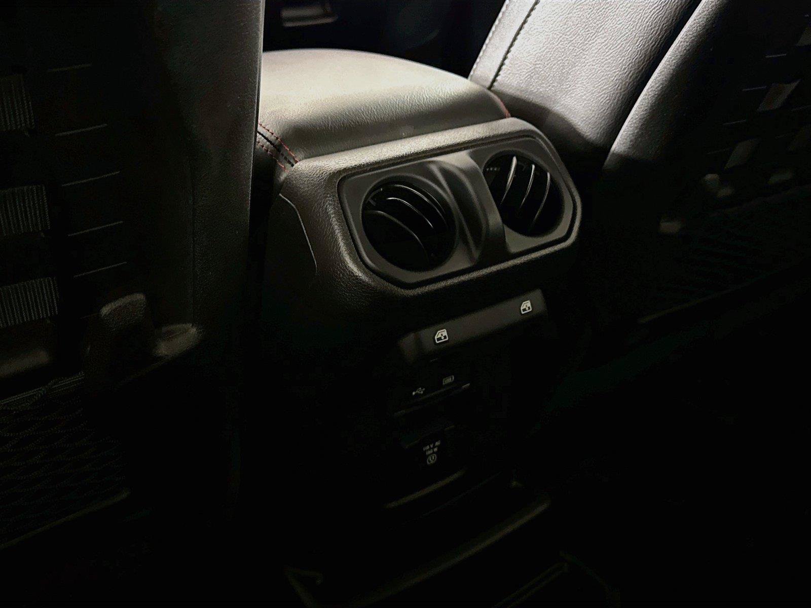 Used 2018 Jeep Wrangler Unlimited Rubicon w/ Dual Top Group AWD/4WD image 33