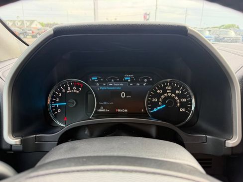 Used 2018 Ford F150 Lariat w/ Equipment Group 502A Luxury AWD/4WD image 11