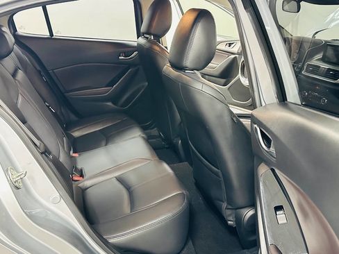 Used 2018 MAZDA MAZDA3 Touring FWD image 23