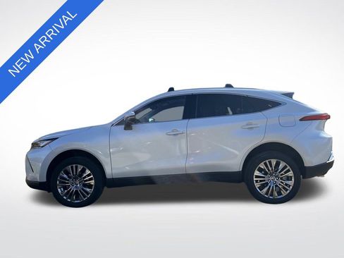 Used 2024 Toyota Venza XLE image 6