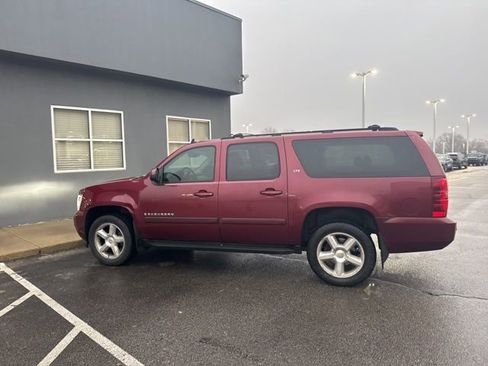 Used 2008 Chevrolet Suburban LT image 16