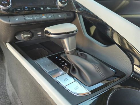 Used 2025 Hyundai Elantra Limited image 39