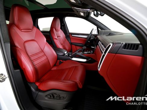 Used 2023 Porsche Cayenne Turbo S image 27