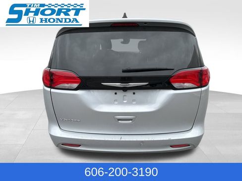 Used 2024 Chrysler Voyager LX image 4