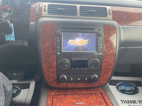 Used 2013 Chevrolet Avalanche LTZ image 13