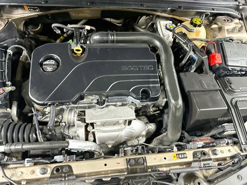 Used 2019 Chevrolet Malibu LT FWD image 32