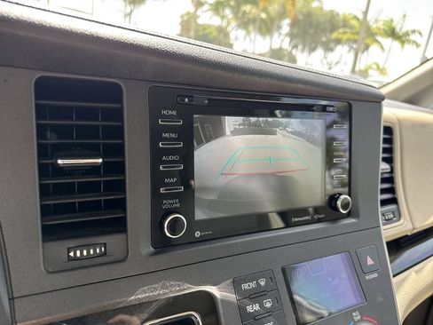 Used 2020 Toyota Sienna XLE w/ XLE Navigation Package FWD image 49
