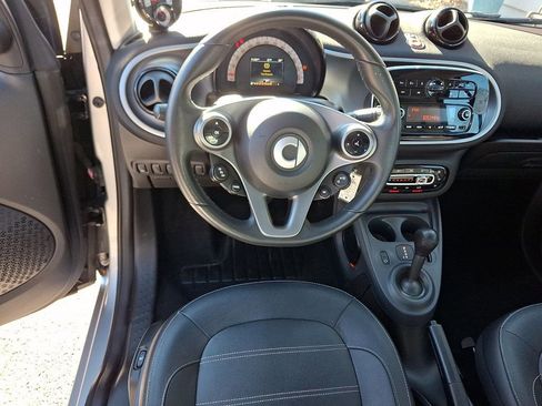 Used 2016 smart fortwo Proxy image 12