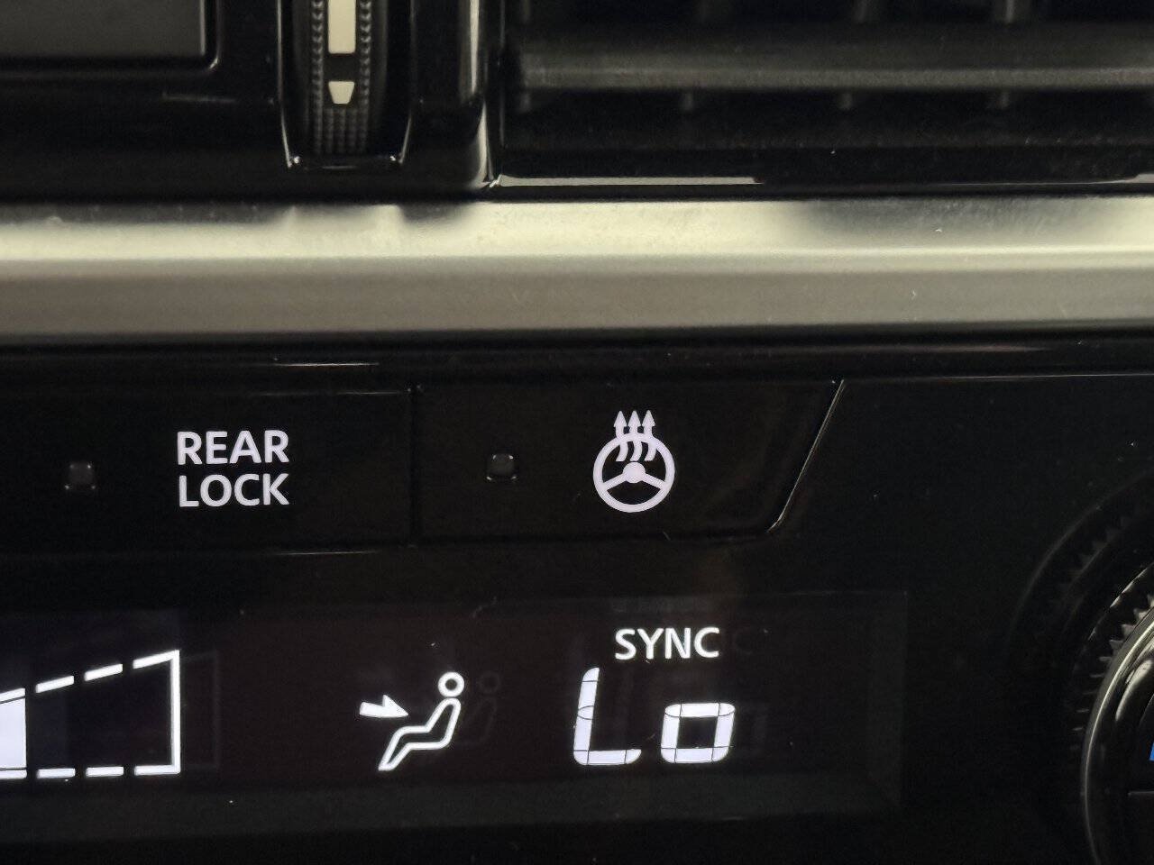 Used 2022 Nissan Pathfinder S AWD/4WD image 34
