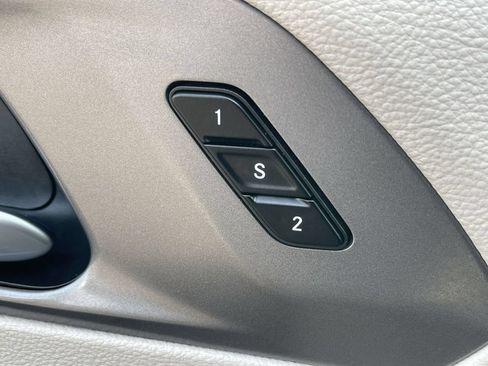 Used 2023 Chrysler Pacifica Touring-L FWD image 26