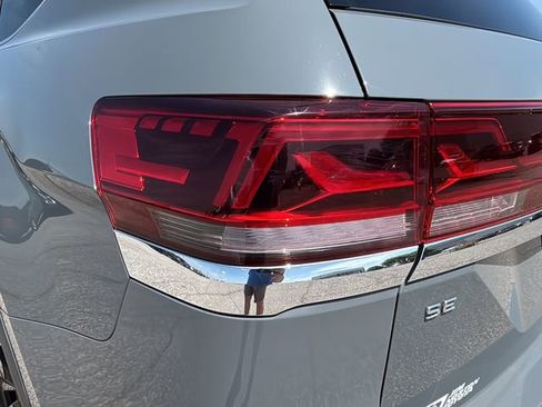 Used 2025 Volkswagen Atlas SE image 28
