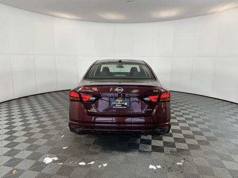 Used 2024 Nissan Altima 2.5 SV image 9